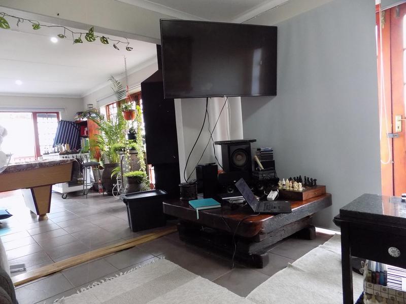 3 Bedroom Property for Sale in Fraaiuitsig Western Cape